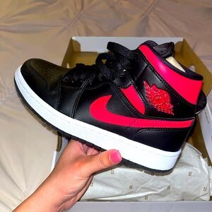 Women’s AirJordan 1 mid 23